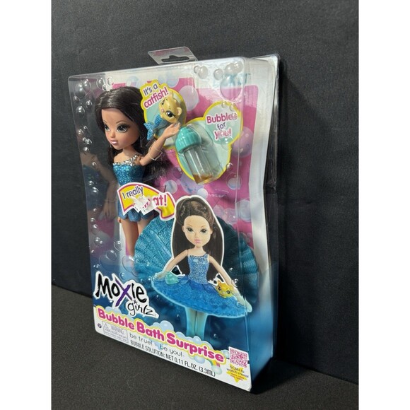 Moxie Girlz Bubble Bath Surprise Lexa Doll Floats in Water With Pet & Bubble - Picture 3 of 8